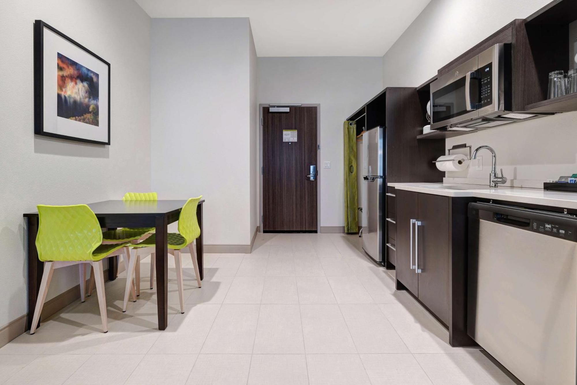 Home2 Suites By Hilton Redding Exterior photo