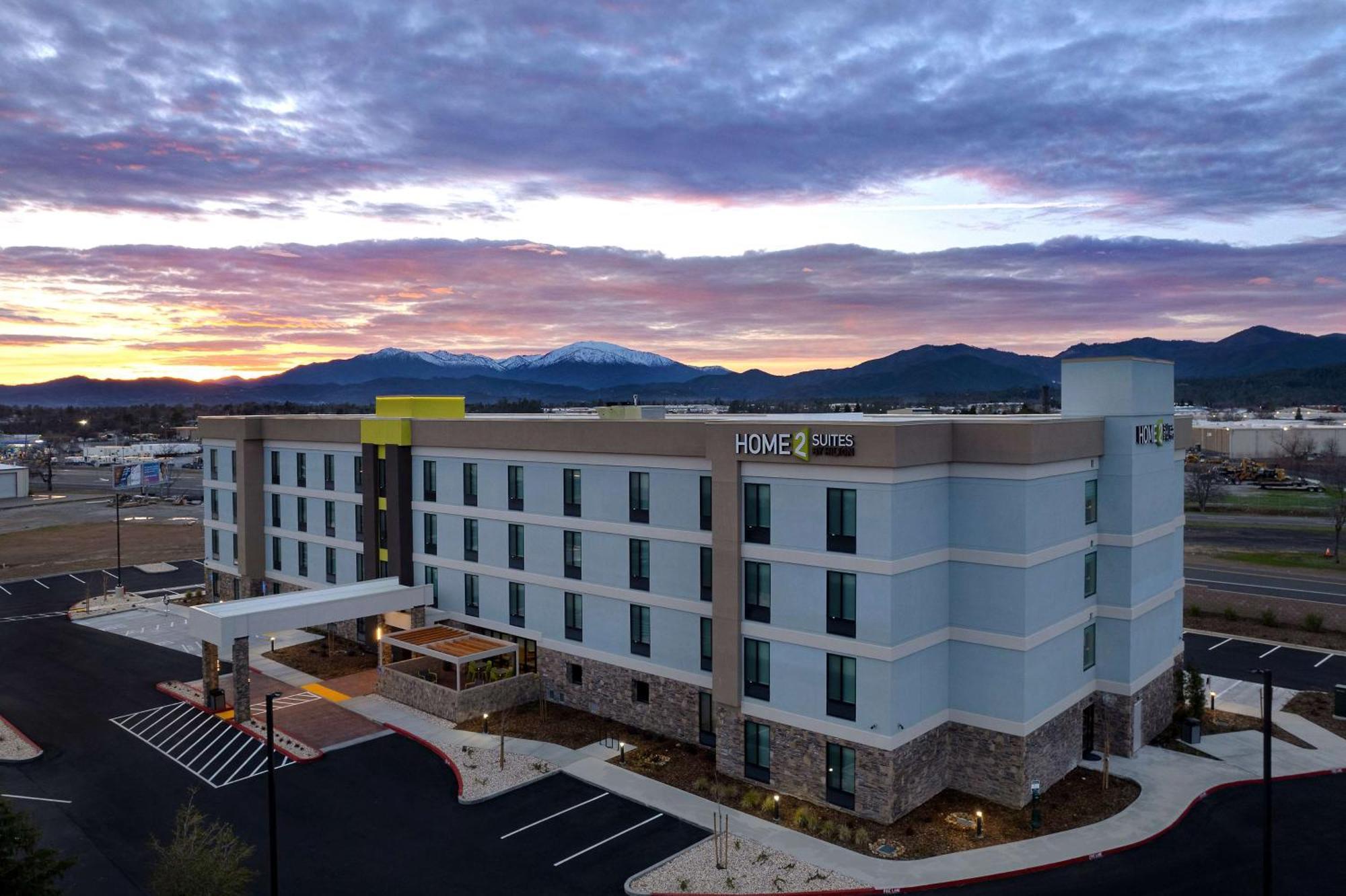 Home2 Suites By Hilton Redding Exterior photo